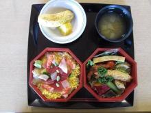 昼食は出前をとりました